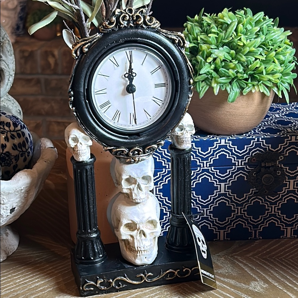 NEW! Vintage Inspired Gothic Elegant Black & White Skull Tabletop Clock